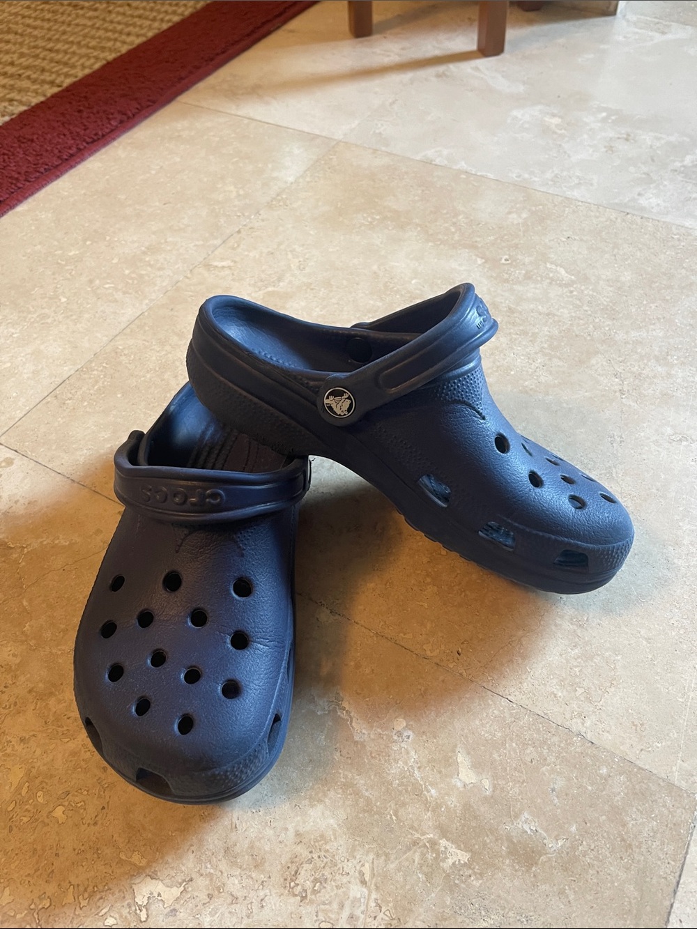 CROCS women’s Classic Clog - Navy Blue